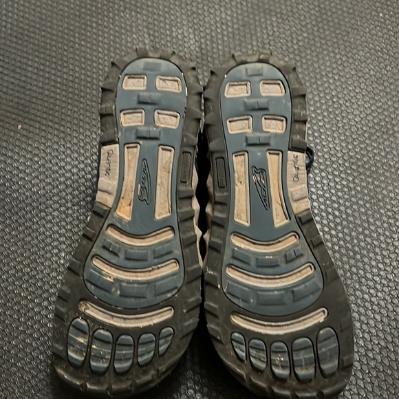 Altra Superior 4 great shoes zero rise very good condition plenty of tread - Picture 2 of 6